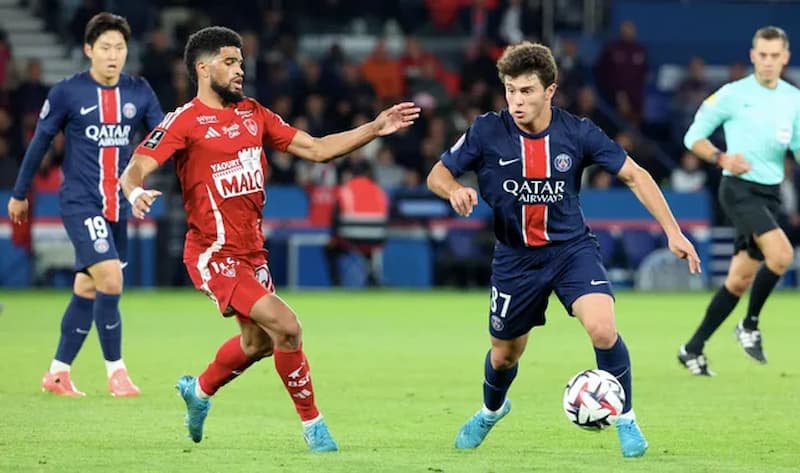 Soi kèo tài xỉu PSG vs Stade Brestois